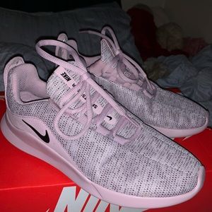 Brand new women’s Nike shoes
